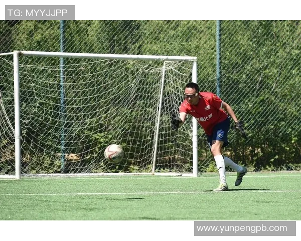 黄芳的足球人生：从草地到绿茵场的深度对话与成长故事